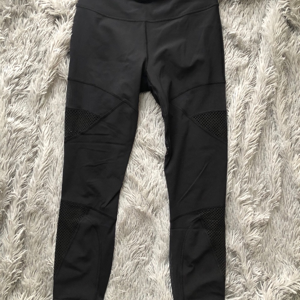 lulu mesh 7/8 leggings LIKE NEW CONDITION